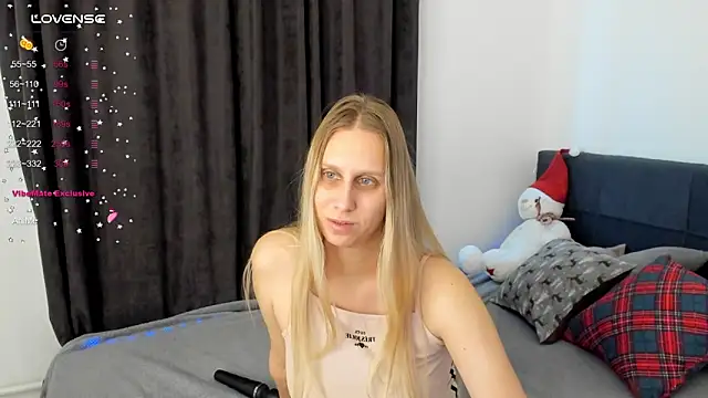 Snapshot of miissblonde chatting on December 22, 6:39 am miissblonde online show from December 22, 6:39 am