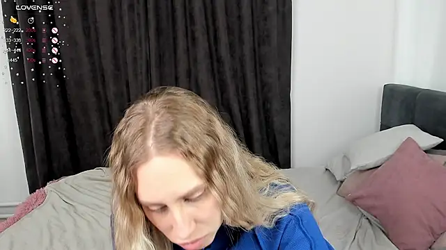 Snapshot of miissblonde chatting on February 26, 5:09 am miissblonde online show from February 26, 5:09 am