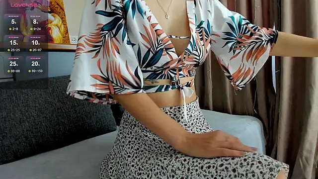 Snapshot of miissblonde chatting on October 1, 3:01 am miissblonde online show from October 1, 3:01 am