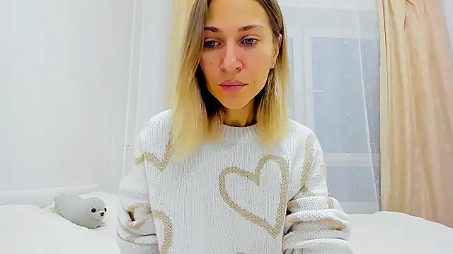 Snapshot of Mona_Cruz chatting on December 11, 5:10 am Mona Cruz online show from December 11, 5:10 am