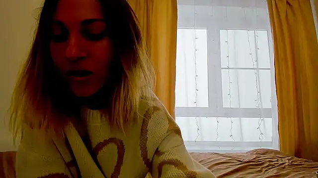 Snapshot of Mona_Cruz chatting on December 14, 8:23 am Mona Cruz online show from December 14, 8:23 am