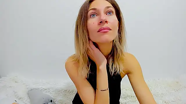 Snapshot of Mona_Cruz chatting on January 12, 5:24 am Mona Cruz online show from January 12, 5:24 am