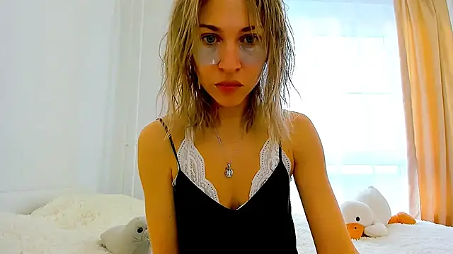 Snapshot of Mona_Cruz chatting on February 19, 6:00 am Mona Cruz online show from February 19, 6:00 am