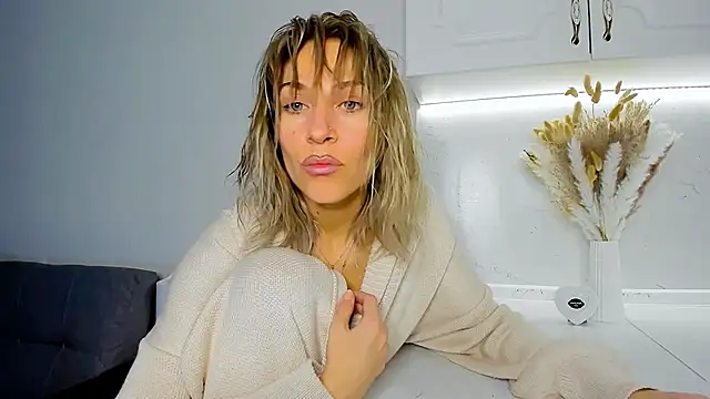 Snapshot of Mona_Cruz chatting on February 20, 9:09 pm Mona Cruz online show from February 20, 9:09 pm