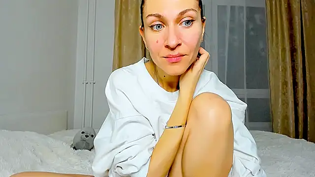 Snapshot of Mona_Cruz chatting on February 25, 7:36 pm Mona Cruz online show from February 25, 7:36 pm