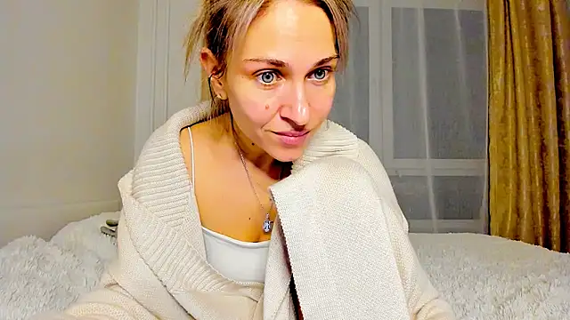 Snapshot of Mona_Cruz chatting on March 17, 9:45 pm Mona Cruz online show from March 17, 9:45 pm