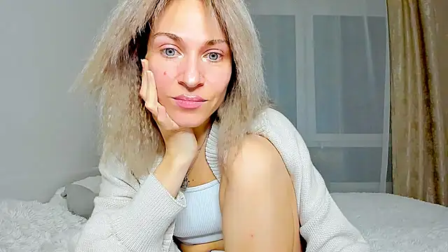 Snapshot of Mona_Cruz chatting on March 19, 9:05 pm Mona Cruz online show from March 19, 9:05 pm