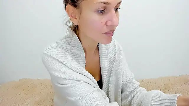 Snapshot of Mona_Cruz chatting on October 12, 3:00 pm Mona Cruz online show from October 12, 3:00 pm