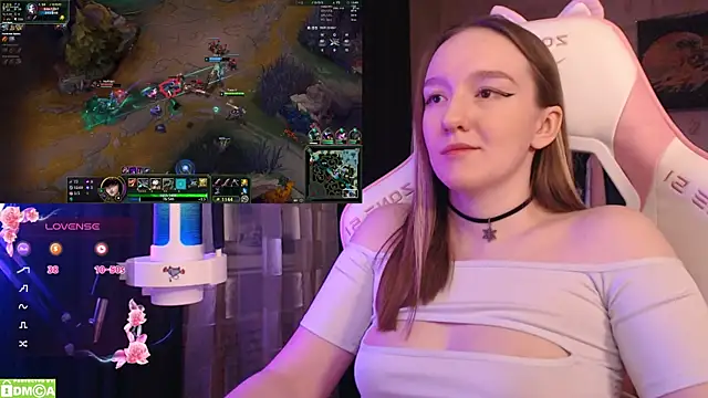 MoonlishSiren online show from February 15, 8:11 pm