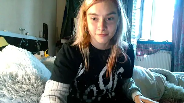 Snapshot of Sophie_Bell chatting on May 7, 4:56 pm Sophie Bell online show from May 7, 4:56 pm