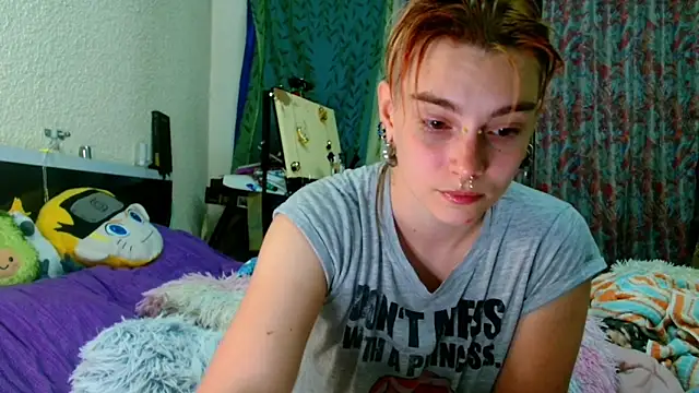 Snapshot of Sophie_Bell chatting on May 22, 8:58 pm Sophie Bell online show from May 22, 8:58 pm