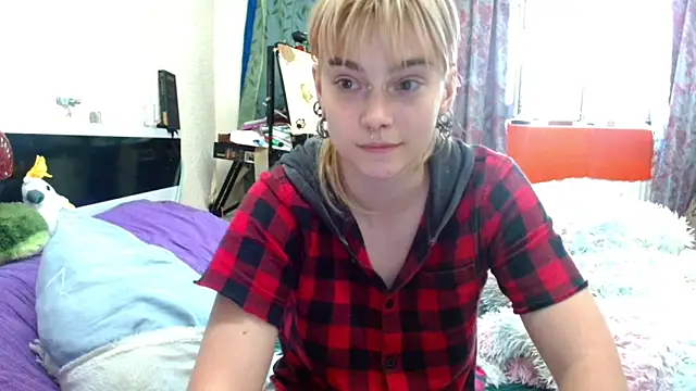 Snapshot of Sophie_Bell chatting on May 28, 4:37 pm Sophie Bell online show from May 28, 4:37 pm