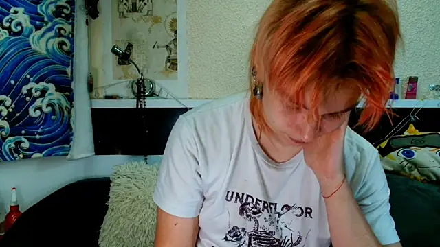 Snapshot of Sophie_Bell chatting on June 4, 4:35 pm Sophie Bell online show from June 4, 4:35 pm