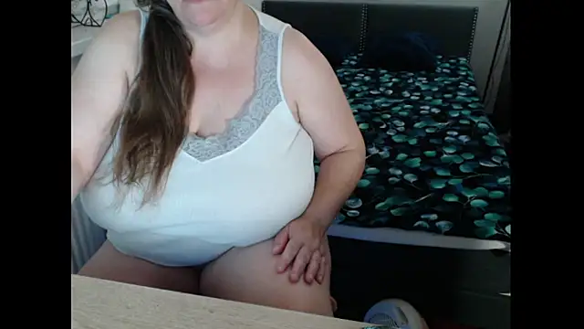 Snapshot of Sweetboobs chatting on September 17, 7:15 pm Sweetboobs online show from September 17, 7:15 pm