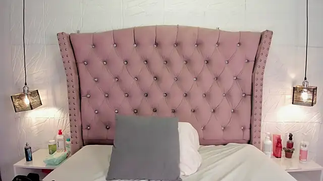 Snapshot of lia_sofiia chatting on May 13, 9:06 am lia sofiia online show from May 13, 9:06 am