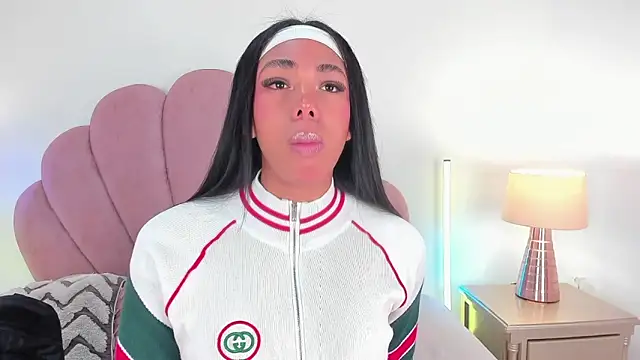 Nicole Paradise online show from December 15, 12:53 pm