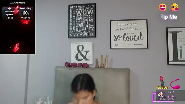 Snapshot of SophiaMeyerst chatting on April 29, 3:27 pm SophiaMeyerst online show from April 29, 3:27 pm