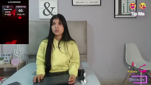 Snapshot of SophiaMeyerst chatting on May 4, 1:07 pm SophiaMeyerst online show from May 4, 1:07 pm