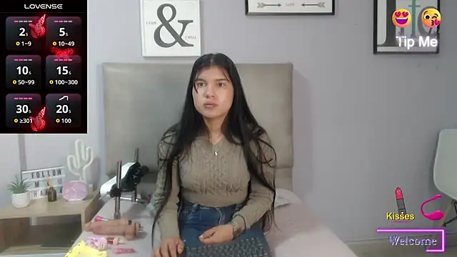 Snapshot of SophiaMeyerst chatting on May 13, 6:16 pm SophiaMeyerst online show from May 13, 6:16 pm