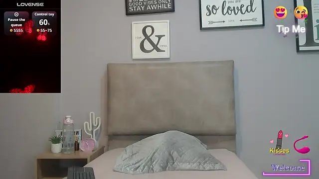 Snapshot of SophiaMeyerst chatting on May 16, 2:05 pm SophiaMeyerst online show from May 16, 2:05 pm