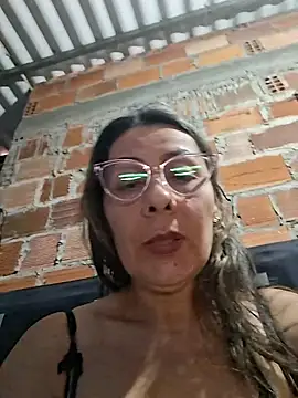 Snapshot of Mia-funny20 chatting on April 23, 8:33 pm Mia-funny20 online show from April 23, 8:33 pm