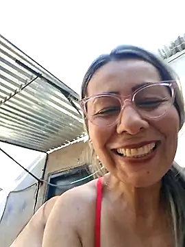 Snapshot of Mia-funny20 chatting on May 13, 8:49 pm Mia-funny20 online show from May 13, 8:49 pm