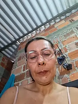 Snapshot of Mia-funny20 chatting on May 22, 4:45 pm Mia-funny20 online show from May 22, 4:45 pm