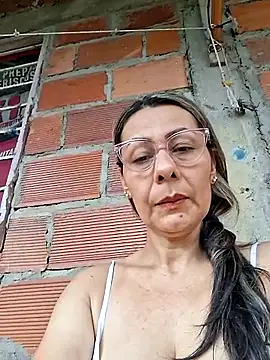 Snapshot of Mia-funny20 chatting on June 4, 8:59 pm Mia-funny20 online show from June 4, 8:59 pm