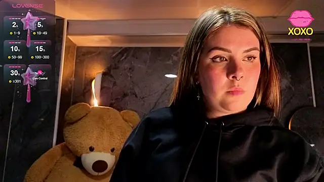 Paula b  online show from March 27, 1:00 am