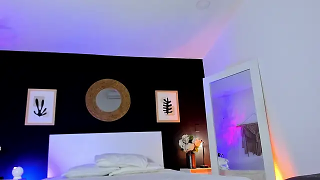 VioletPaket online show from December 5, 12:25 pm