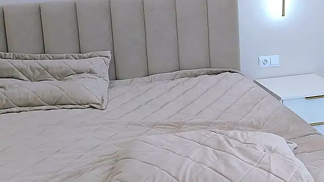 Snapshot of lulu_wolf chatting on February 18, 3:24 am lulu wolf online show from February 18, 3:24 am