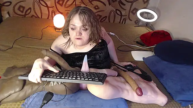 Snapshot of MiniNatalie chatting on February 9, 8:33 am MiniNatalie online show from February 9, 8:33 am