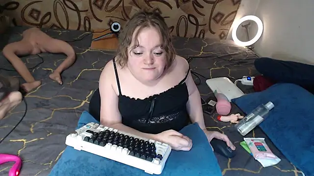 Snapshot of MiniNatalie chatting on February 21, 7:34 am MiniNatalie online show from February 21, 7:34 am