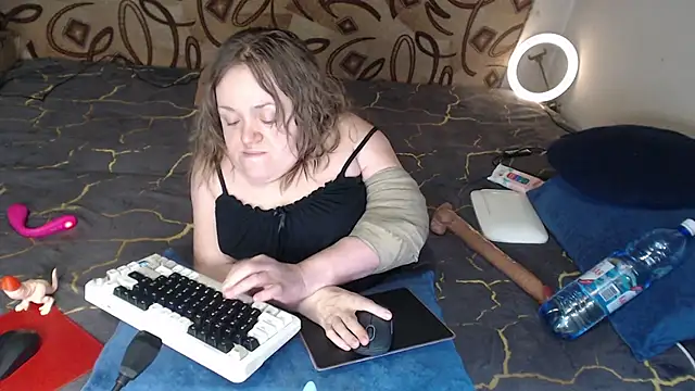 Snapshot of MiniNatalie chatting on February 21, 1:44 pm MiniNatalie online show from February 21, 1:44 pm