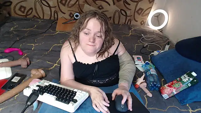 Snapshot of MiniNatalie chatting on February 23, 9:44 am MiniNatalie online show from February 23, 9:44 am