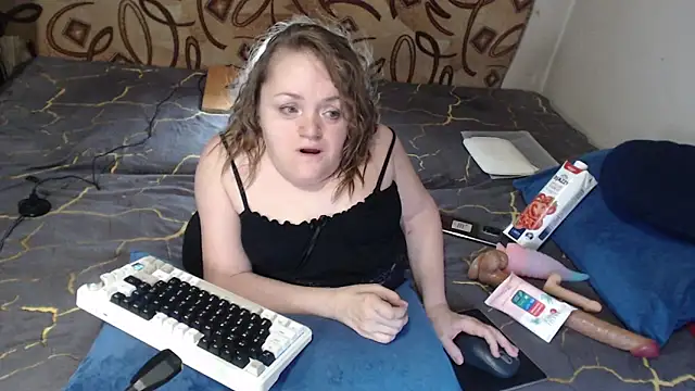 Snapshot of MiniNatalie chatting on February 24, 6:26 pm MiniNatalie online show from February 24, 6:26 pm