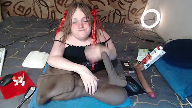 Snapshot of MiniNatalie chatting on March 2, 10:27 pm MiniNatalie online show from March 2, 10:27 pm