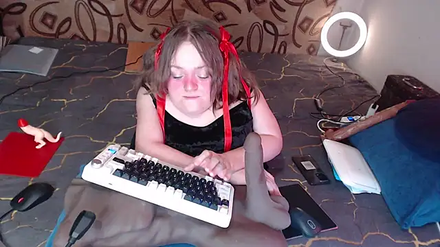 Snapshot of MiniNatalie chatting on March 8, 5:38 am MiniNatalie online show from March 8, 5:38 am