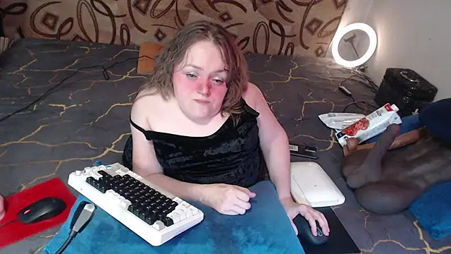 Snapshot of MiniNatalie chatting on March 9, 6:06 am MiniNatalie online show from March 9, 6:06 am