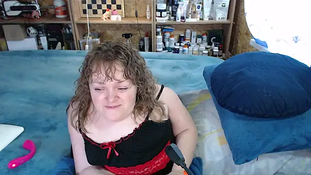 Snapshot of MiniNatalie chatting on October 4, 10:13 am MiniNatalie online show from October 4, 10:13 am