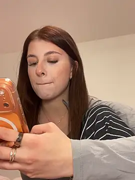 Mia-Minou online show from March 26, 11:27 am