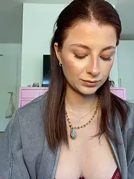 Mia-Minou online show from April 21, 7:58 am