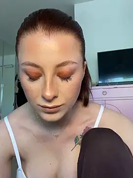 Mia-Minou online show from April 22, 7:11 am