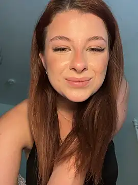 Snapshot of Mia-Minou chatting on July 7, 12:53 pm Mia-Minou online show from July 7, 12:53 pm