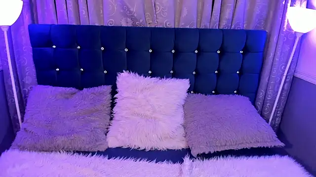 Snapshot of hallsredd chatting on January 22, 11:43 pm hallsredd online show from January 22, 11:43 pm