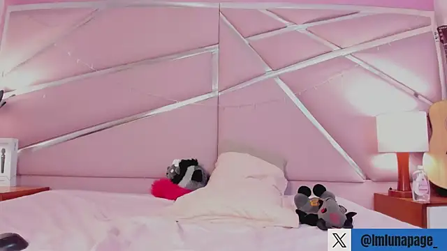 Snapshot of Lunapage chatting on February 7, 11:13 pm Lunapage online show from February 7, 11:13 pm