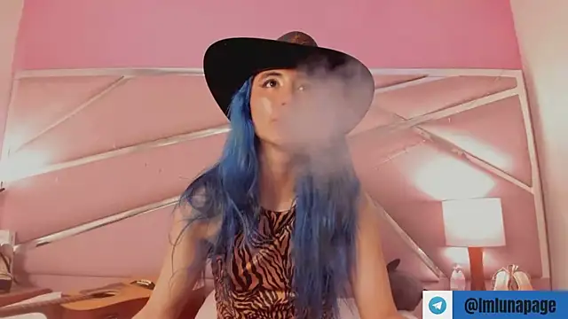 Snapshot of Lunapage chatting on February 10, 8:10 pm Lunapage online show from February 10, 8:10 pm