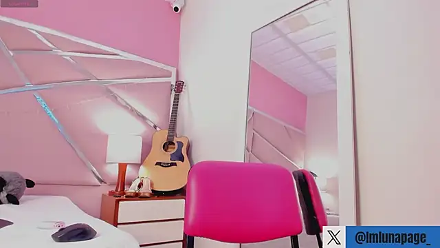 Snapshot of Lunapage chatting on February 12, 5:16 pm Lunapage online show from February 12, 5:16 pm