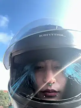 Snapshot of Lunapage chatting on February 17, 12:59 pm Lunapage online show from February 17, 12:59 pm