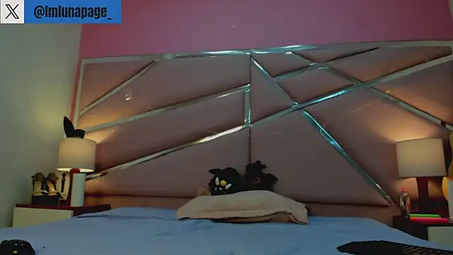 Snapshot of Lunapage chatting on February 20, 2:02 pm Lunapage online show from February 20, 2:02 pm